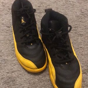 Black and yellow, jordan kids size 1
